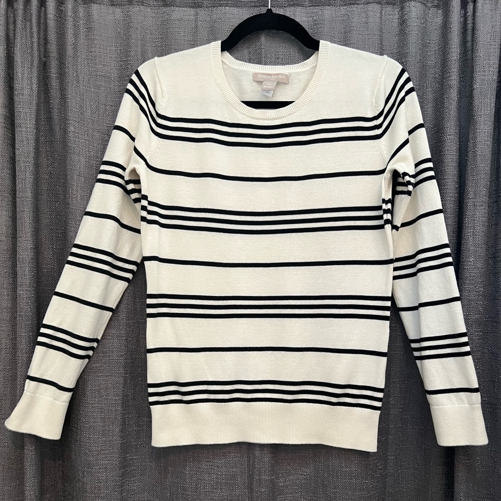 Banana Republic Women’s Small Cream/Black Sweater with Black Elbow Pads